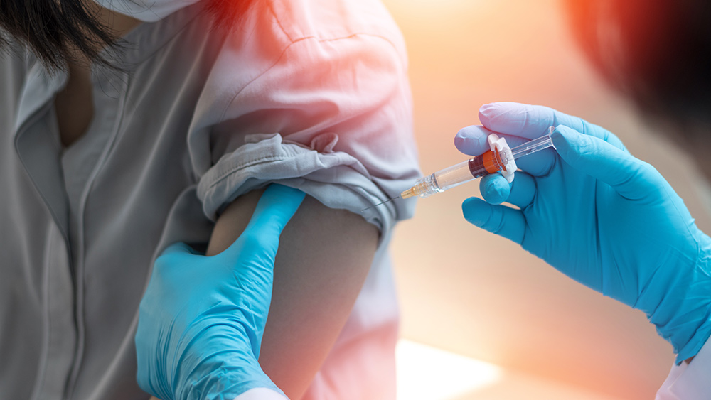 Байрам Бридл - Исследователь вакцин признает "большую ошибку", говорит, что спайковый белок - опасный "токсин". Covid-19-Coronavirus-Shot-Vaccine-Syringe